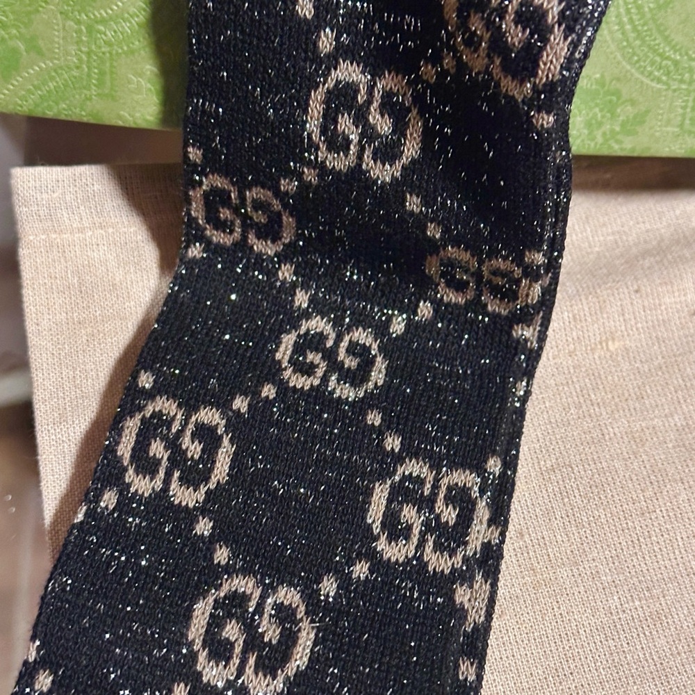 💯🩷Authentic GUCCI Black & Gray metallic shiny lamé shimmer GG Socks - Picture 11 of 13